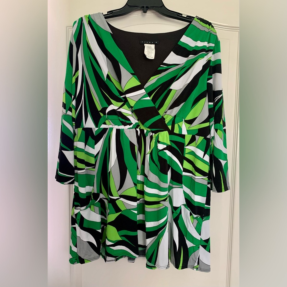 Tiana B Women’s Blouse XL Multicolor Green Black Top V neck Wrap Tropical Style